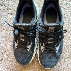 Size 8 ON Running Shoes